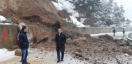 Μηχανήματα της Περιφέρειας Δυτικής Ελλάδας επιχειρούν για την αποκατάσταση της κυκλοφορίας στην περιοχή του Μεγάλου Σπηλαίου
