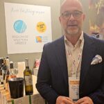 H  Περιφέρεια  Δυτικής Ελλάδας στη Wine Paris 2026 με τη συμμετοχή του Αντιπεριφερειάρχη Επιχειρηματικότητας, Τάκη Παπαδόπουλου και οινοποιεία της Αχαΐας